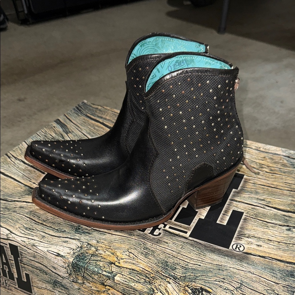 Corral boots